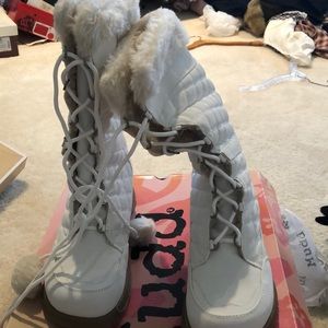 Mudd White Winter Boots